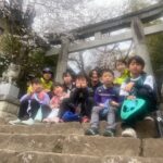 全員そろって八菅山へ　～児童保育～